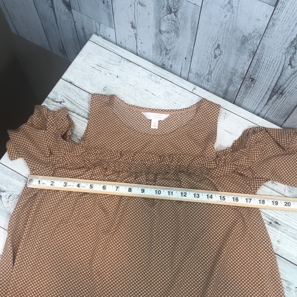 LC Lauren Conrad Cold Shoulder Ruffle Front Top Small - Picture 8 of 9